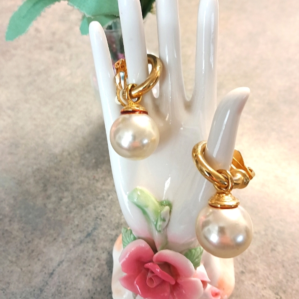 🌺Vintage Gold Hoop & Large Pearl Drop Clip Earrings🌺